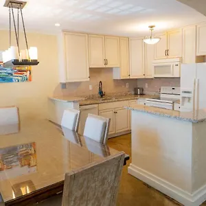 Aparthotel Plaza 2700 Luxury Beach Suites