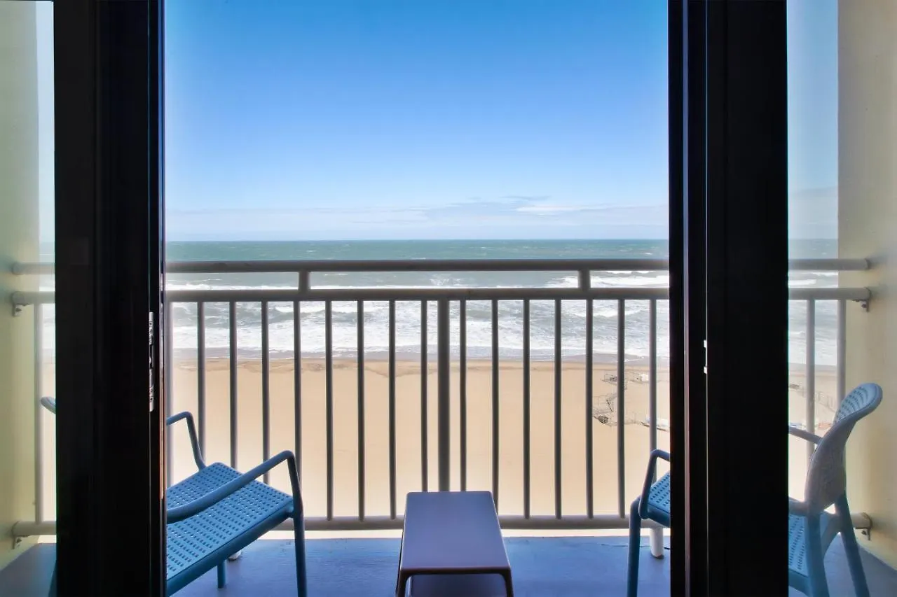 Holiday Inn Express & Suites Va Beach Oceanfront By Ihg Virginia Beach 3*,