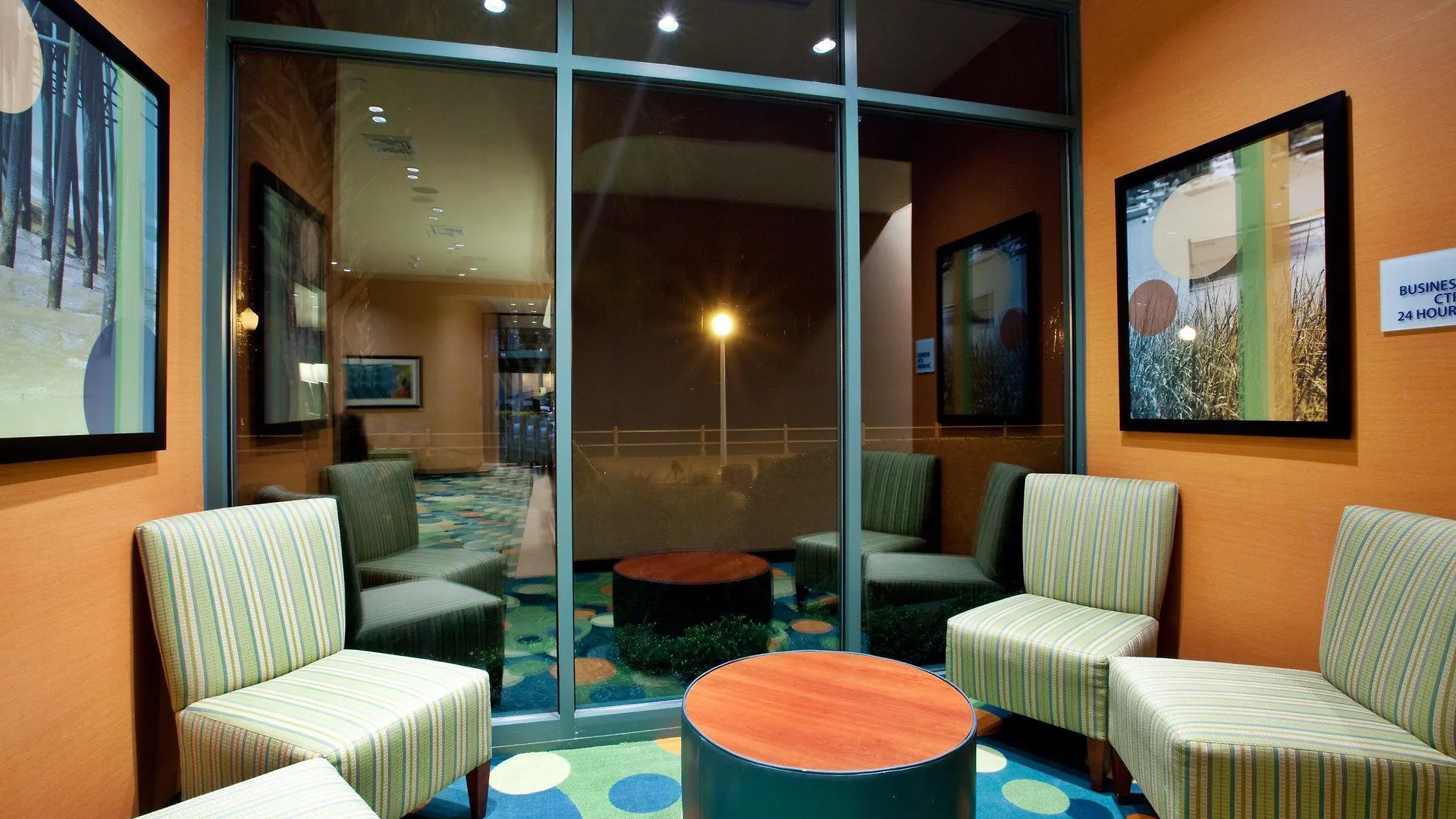Holiday Inn Express & Suites Va Beach Oceanfront By Ihg Virginia Beach
