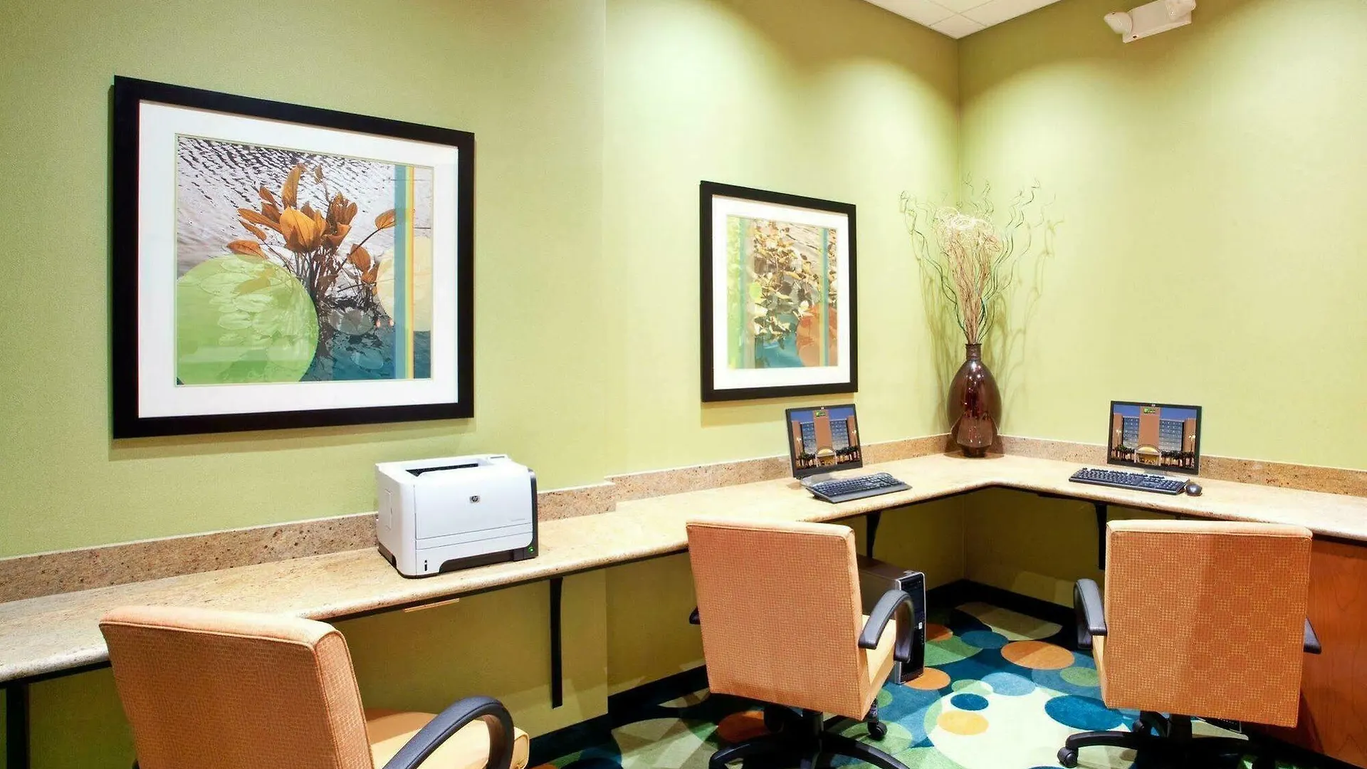 Holiday Inn Express & Suites Va Beach Oceanfront By Ihg Virginia Beach
